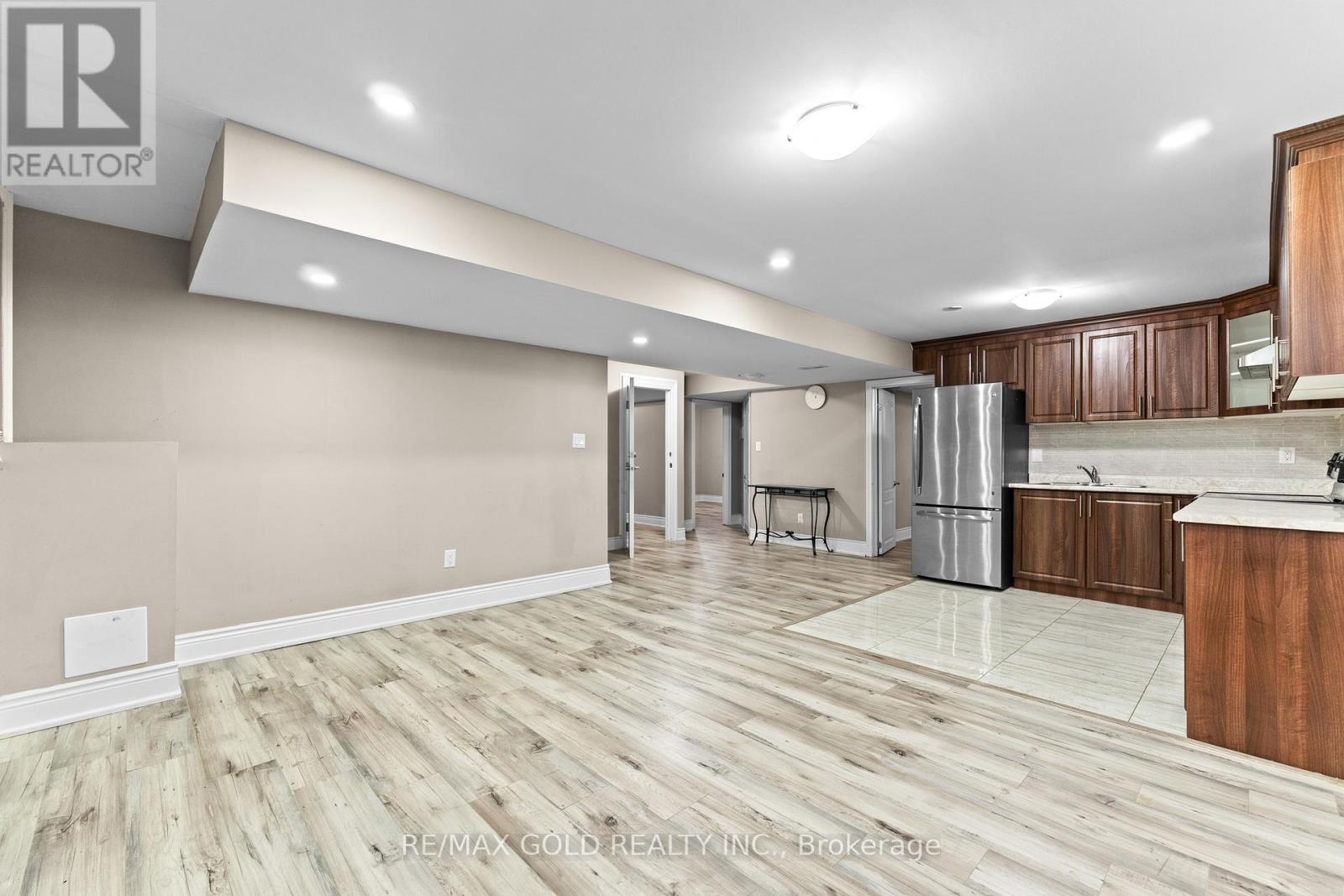 16 Cloverhaven Road, Brampton, Ontario  L6P 4E4 - Photo 3 - W12746854