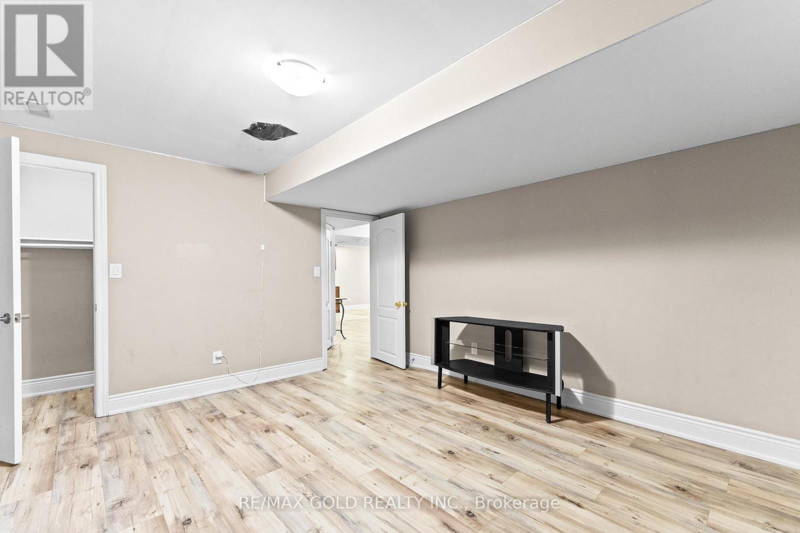 16 Cloverhaven Road, Brampton, Ontario  L6P 4E4 - Photo 5 - W12746854