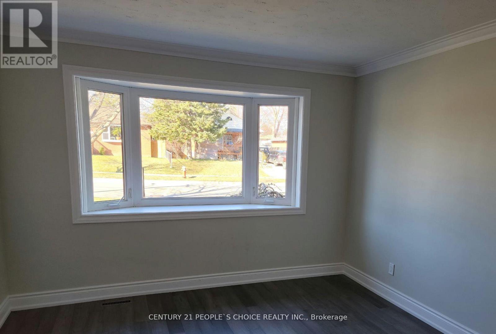 1482 Fisher Avenue, Burlington, Ontario  L7P 2L8 - Photo 3 - W12746860