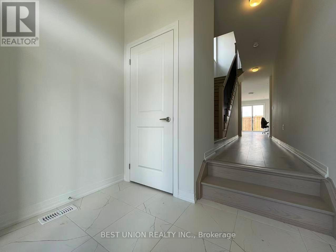 70 Tipp Drive, Richmond Hill, Ontario  L4E 1J3 - Photo 2 - N12746866