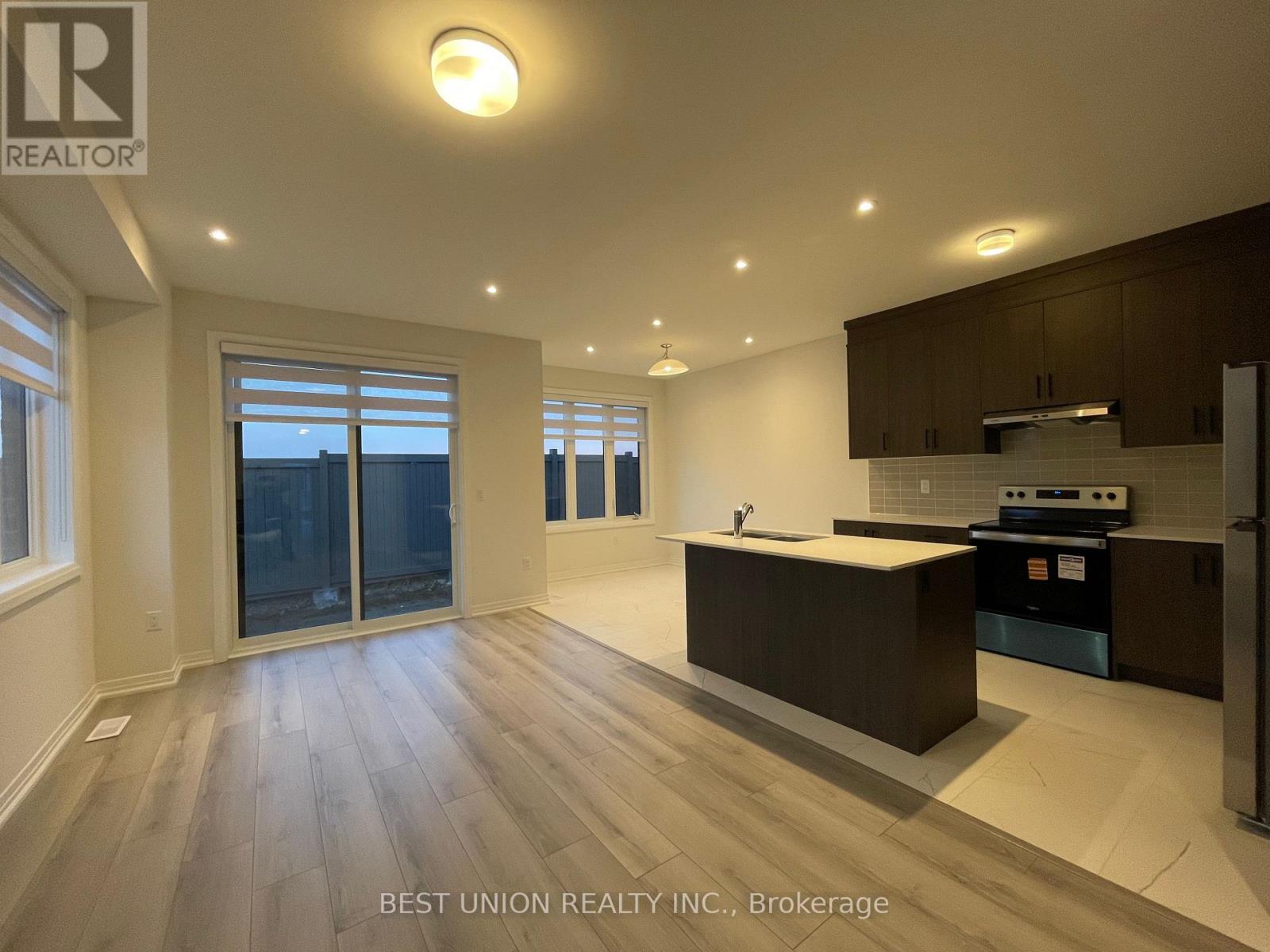 70 Tipp Drive, Richmond Hill, Ontario  L4E 1J3 - Photo 5 - N12746866