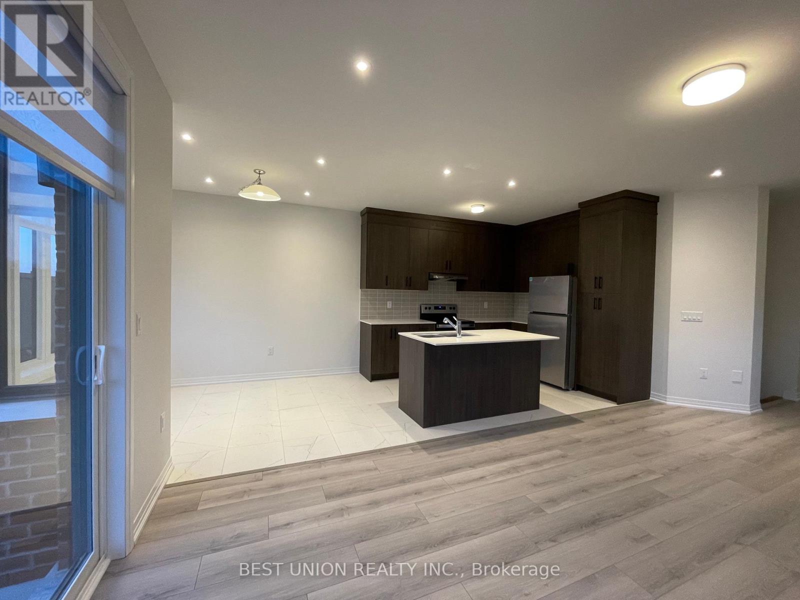 70 Tipp Drive, Richmond Hill, Ontario  L4E 1J3 - Photo 6 - N12746866