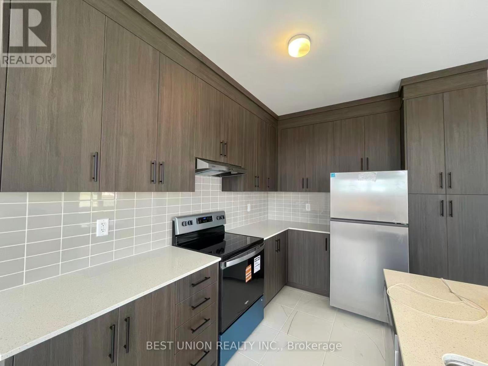 70 Tipp Drive, Richmond Hill, Ontario  L4E 1J3 - Photo 7 - N12746866