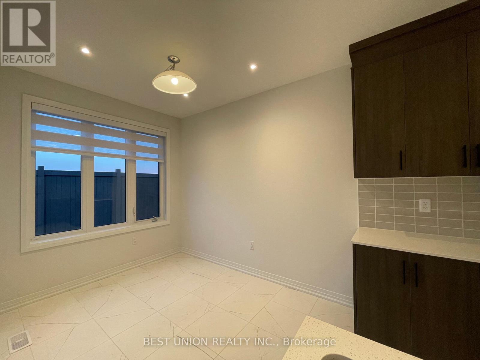 70 Tipp Drive, Richmond Hill, Ontario  L4E 1J3 - Photo 8 - N12746866