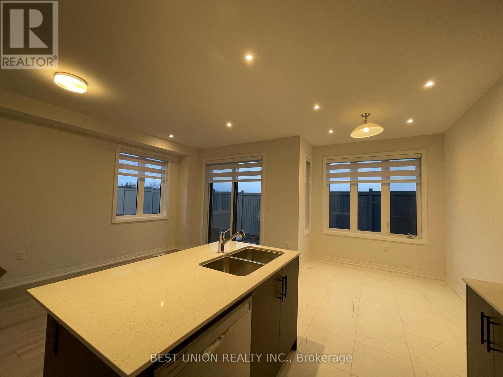 70 Tipp Drive, Richmond Hill, Ontario  L4E 1J3 - Photo 9 - N12746866