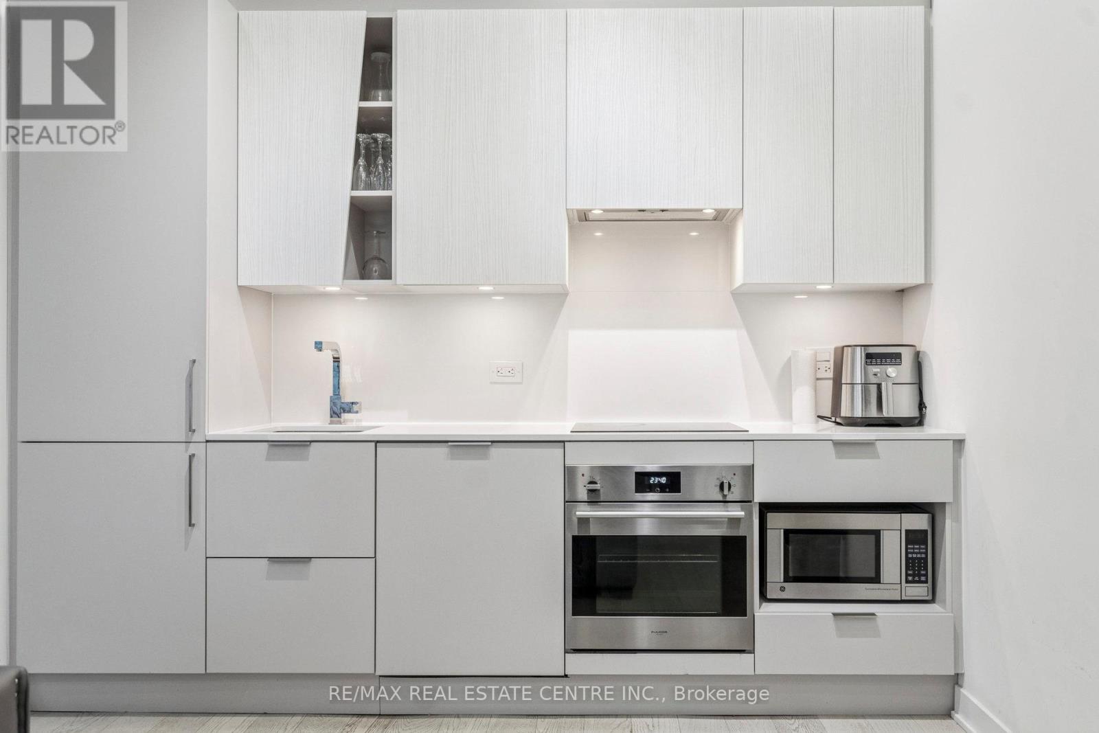 6004 - 3900 Confederation Parkway, Mississauga, Ontario  L5B 0M3 - Photo 12 - W12746876