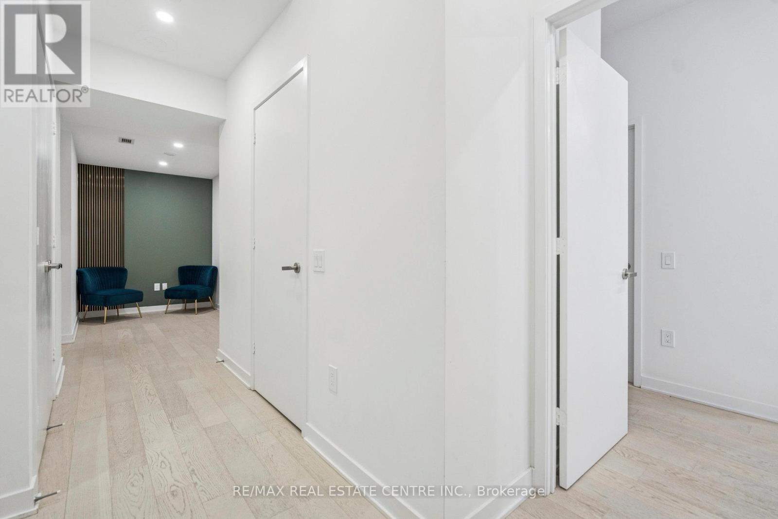 6004 - 3900 Confederation Parkway, Mississauga, Ontario  L5B 0M3 - Photo 15 - W12746876