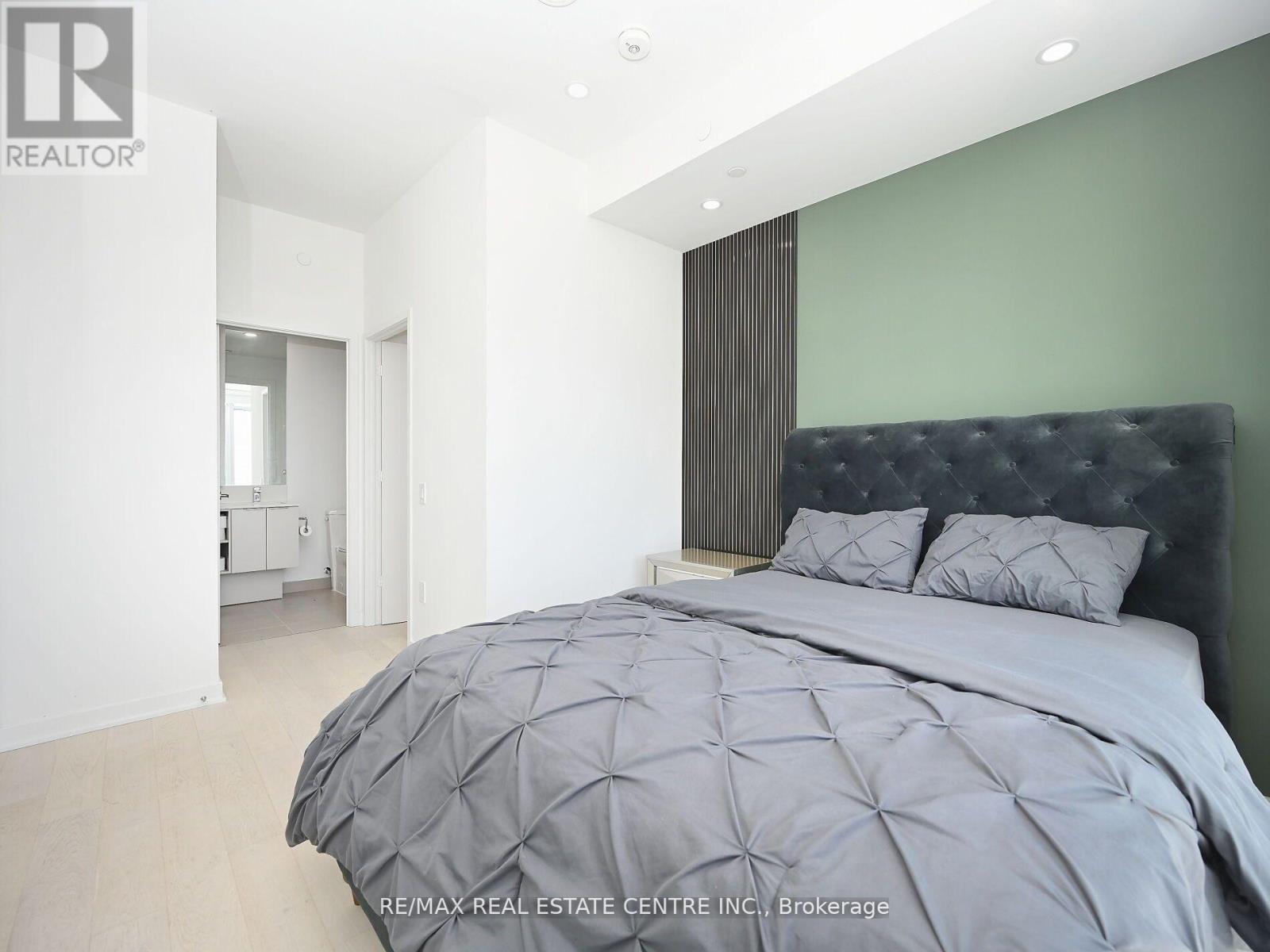 6004 - 3900 Confederation Parkway, Mississauga, Ontario  L5B 0M3 - Photo 16 - W12746876