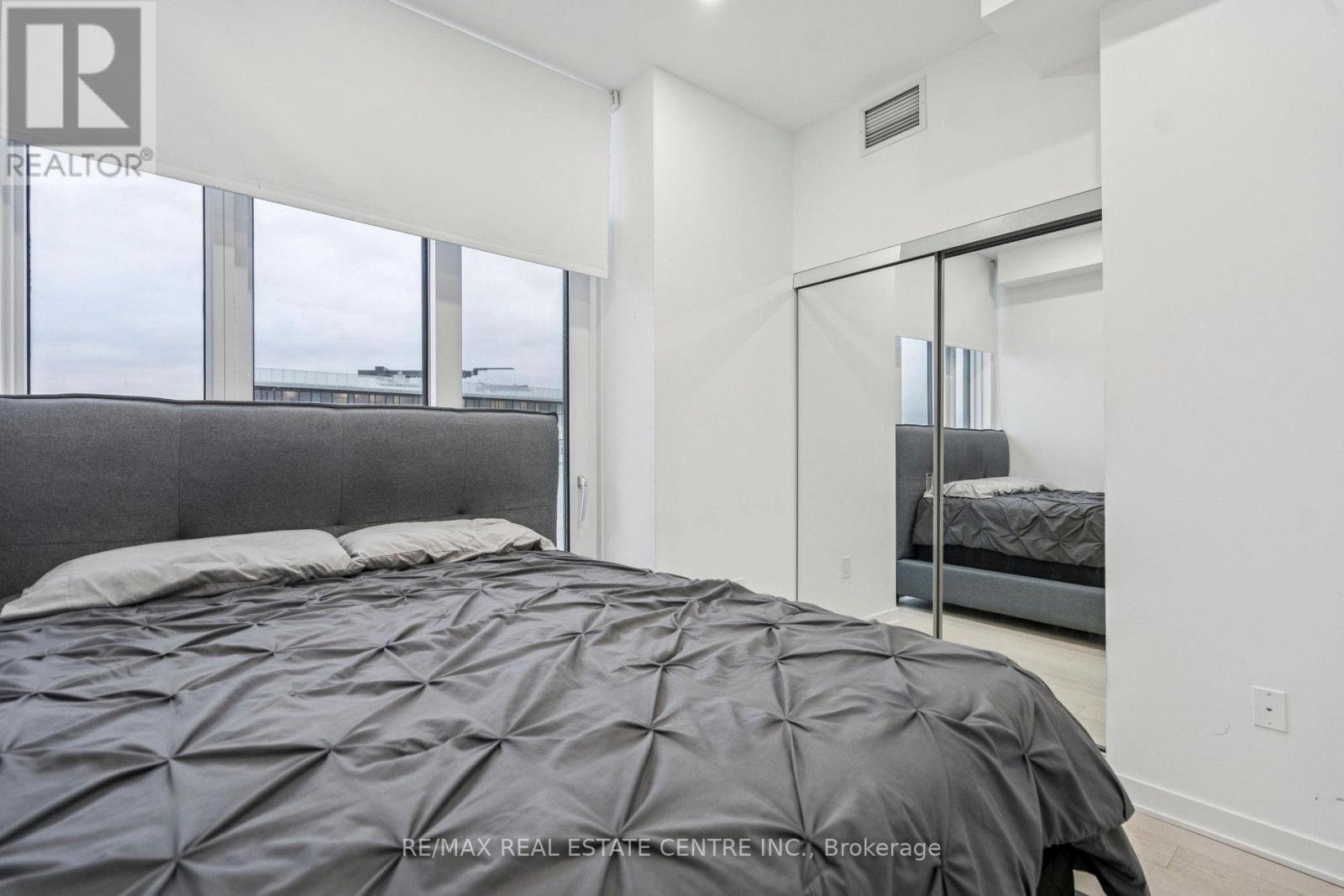 6004 - 3900 Confederation Parkway, Mississauga, Ontario  L5B 0M3 - Photo 19 - W12746876