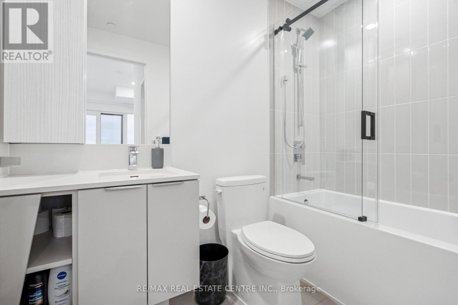 6004 - 3900 Confederation Parkway, Mississauga, Ontario  L5B 0M3 - Photo 20 - W12746876