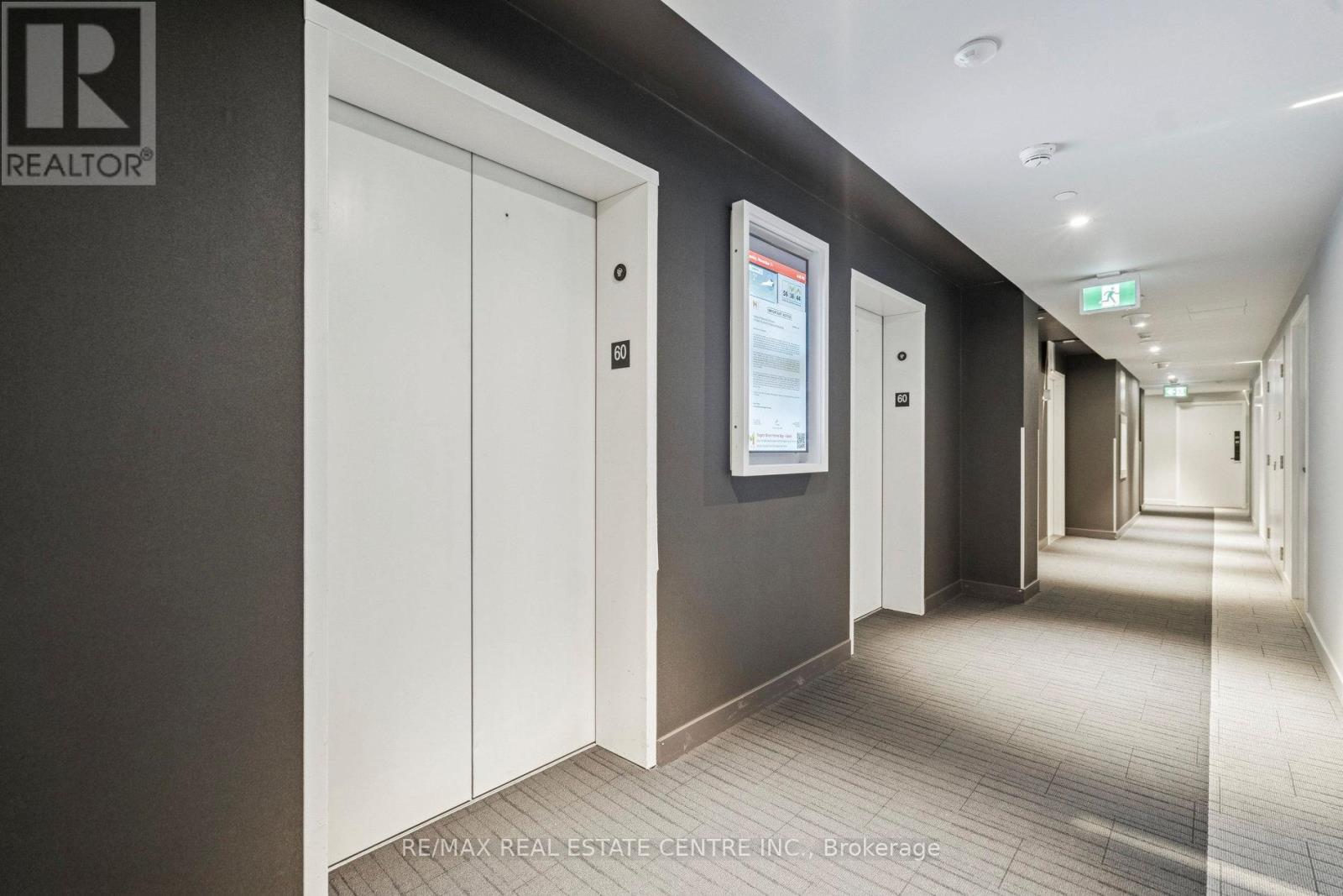 6004 - 3900 Confederation Parkway, Mississauga, Ontario  L5B 0M3 - Photo 4 - W12746876