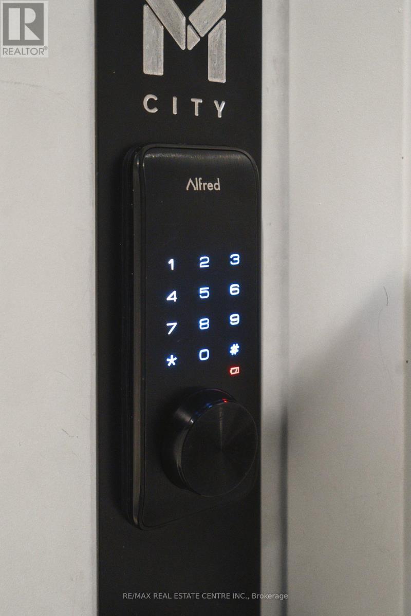 6004 - 3900 Confederation Parkway, Mississauga, Ontario  L5B 0M3 - Photo 5 - W12746876