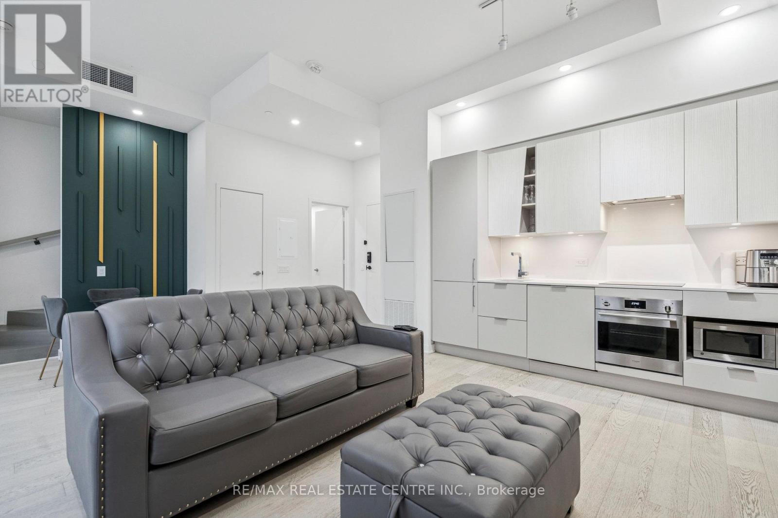 6004 - 3900 Confederation Parkway, Mississauga, Ontario  L5B 0M3 - Photo 6 - W12746876