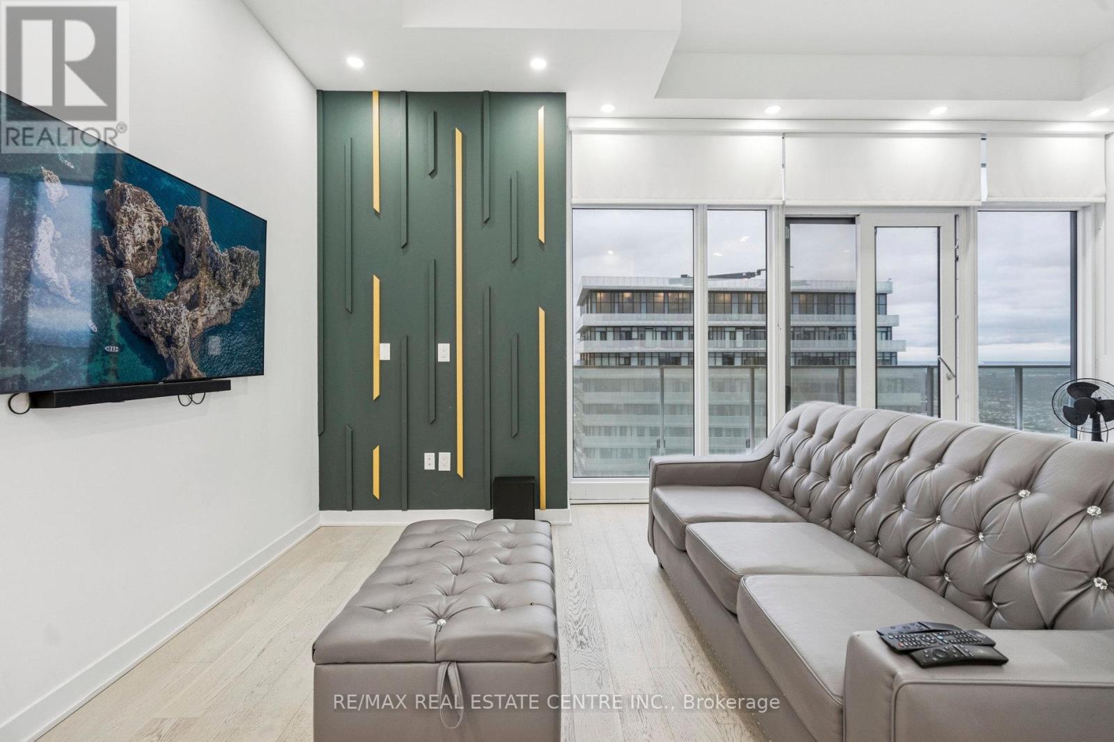 6004 - 3900 Confederation Parkway, Mississauga, Ontario  L5B 0M3 - Photo 8 - W12746876