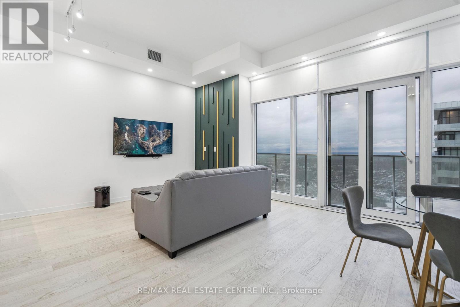 6004 - 3900 Confederation Parkway, Mississauga, Ontario  L5B 0M3 - Photo 9 - W12746876