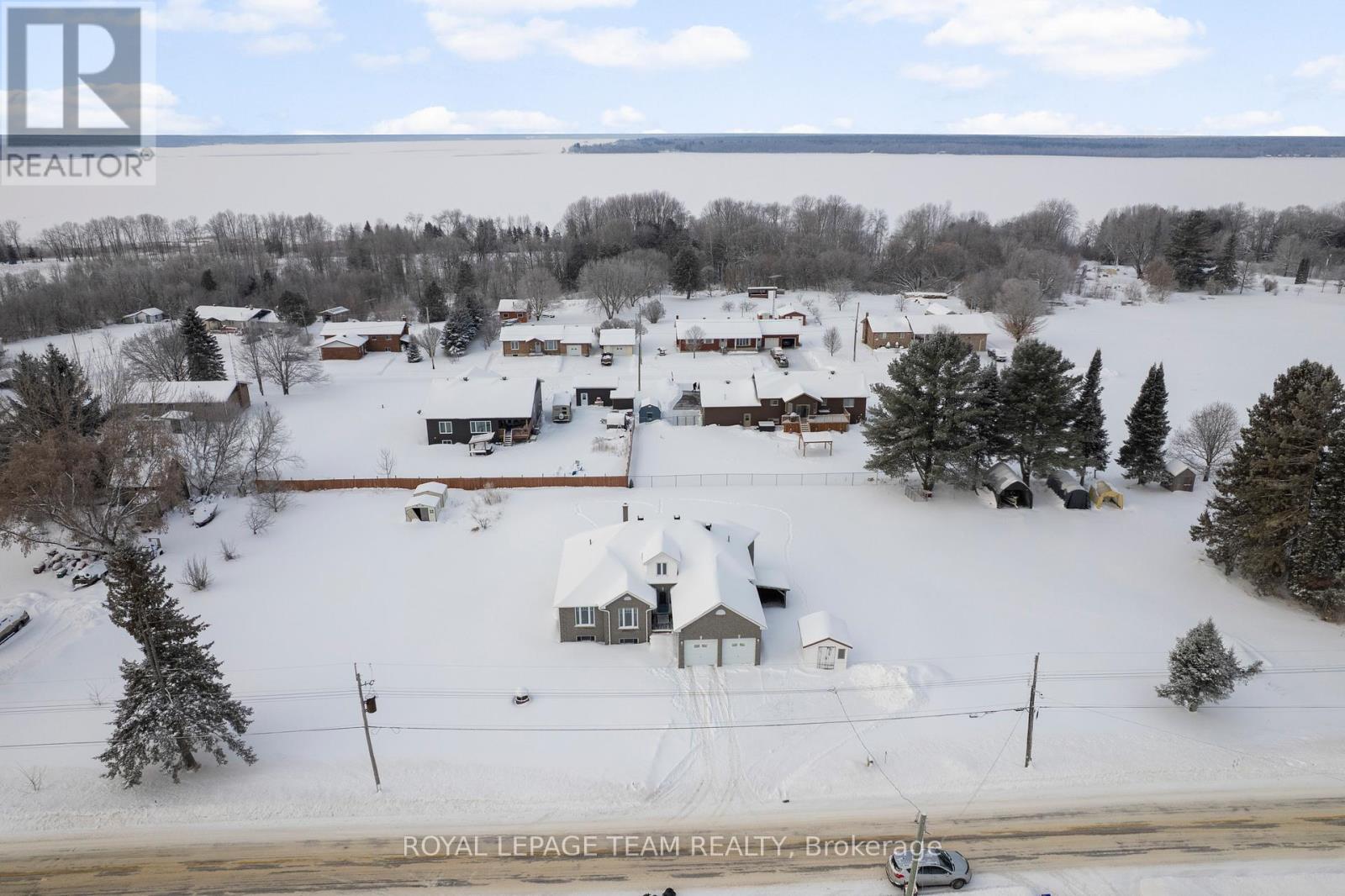 37 Rapid Road, Whitewater Region, Ontario  K0J 2L0 - Photo 2 - X12389658