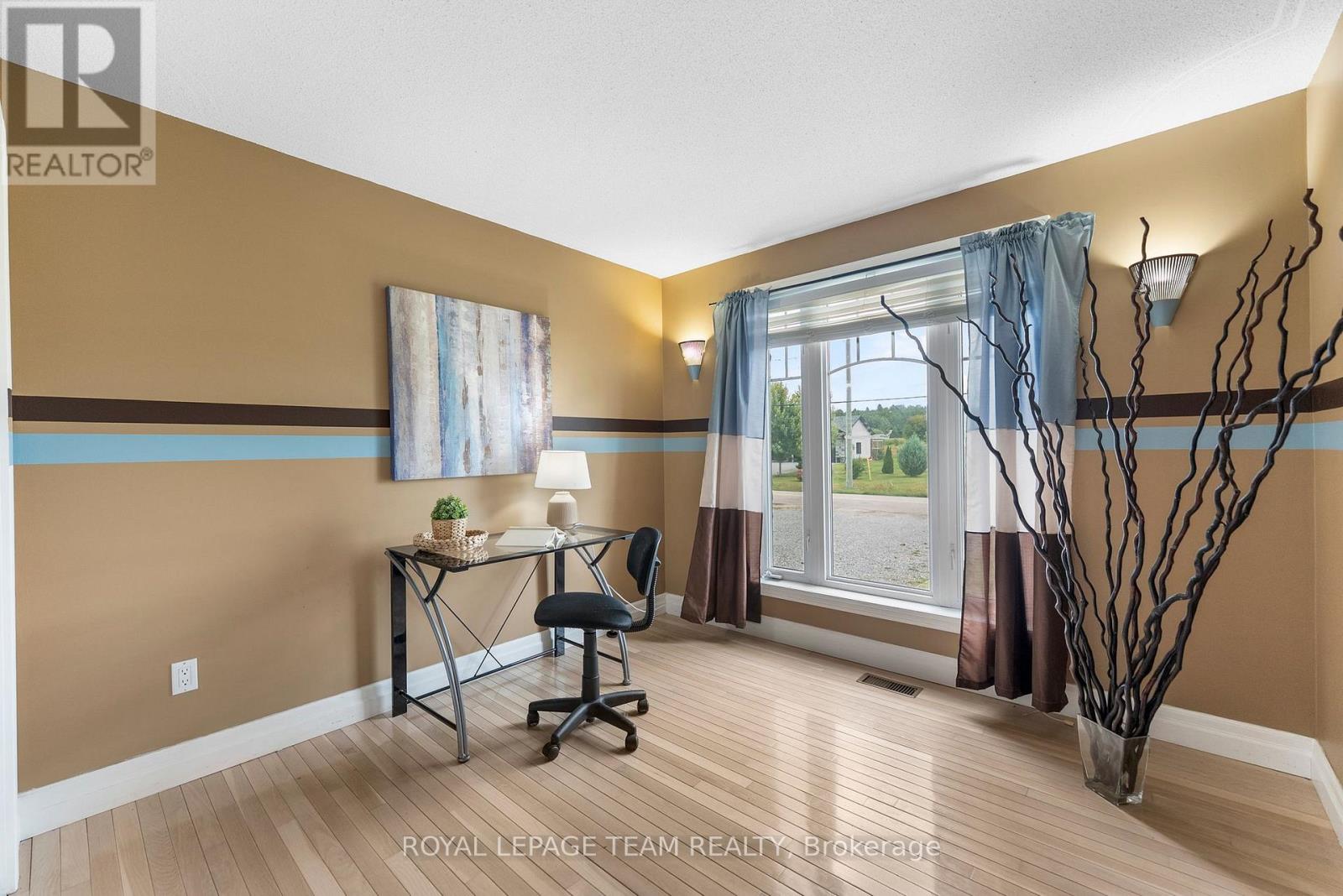 37 Rapid Road, Whitewater Region, Ontario  K0J 2L0 - Photo 21 - X12389658