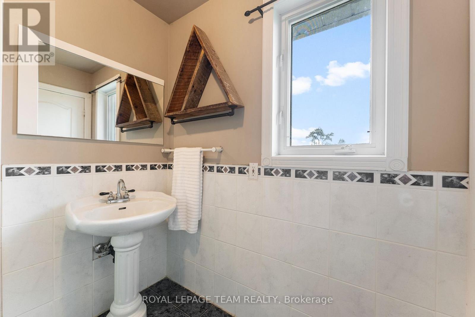 37 Rapid Road, Whitewater Region, Ontario  K0J 2L0 - Photo 26 - X12389658