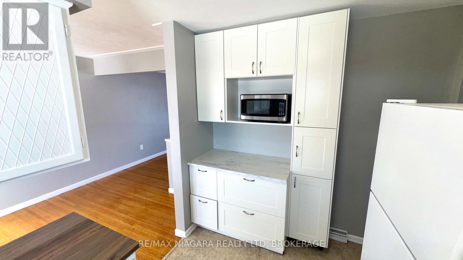 Main Floor - 5 St. Charles Drive, Thorold, Ontario  L2V 2W3 - Photo 9 - X12744534