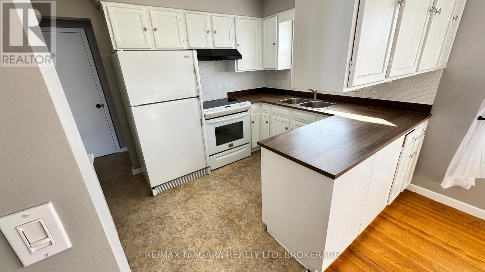 Main Floor - 5 St. Charles Drive, Thorold, Ontario  L2V 2W3 - Photo 8 - X12744534