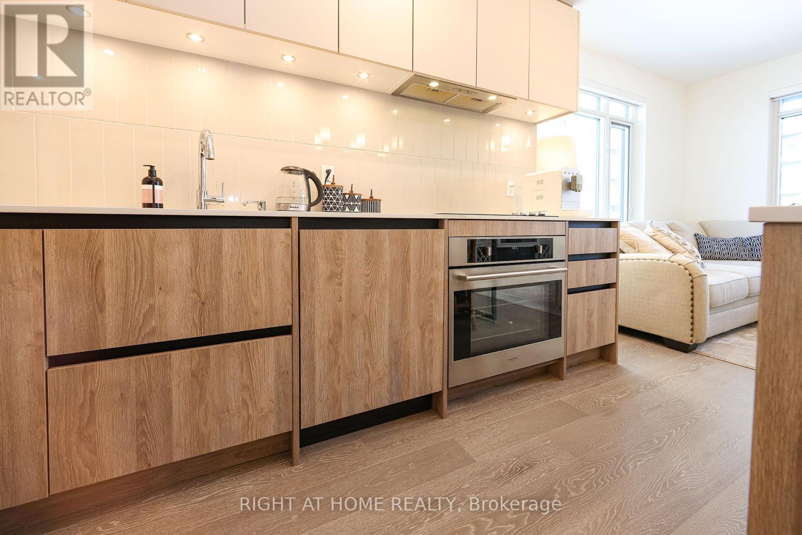 D433 - 8 Beverley Glen Boulevard, Vaughan, Ontario  L4J 7V1 - Photo 11 - N12745794