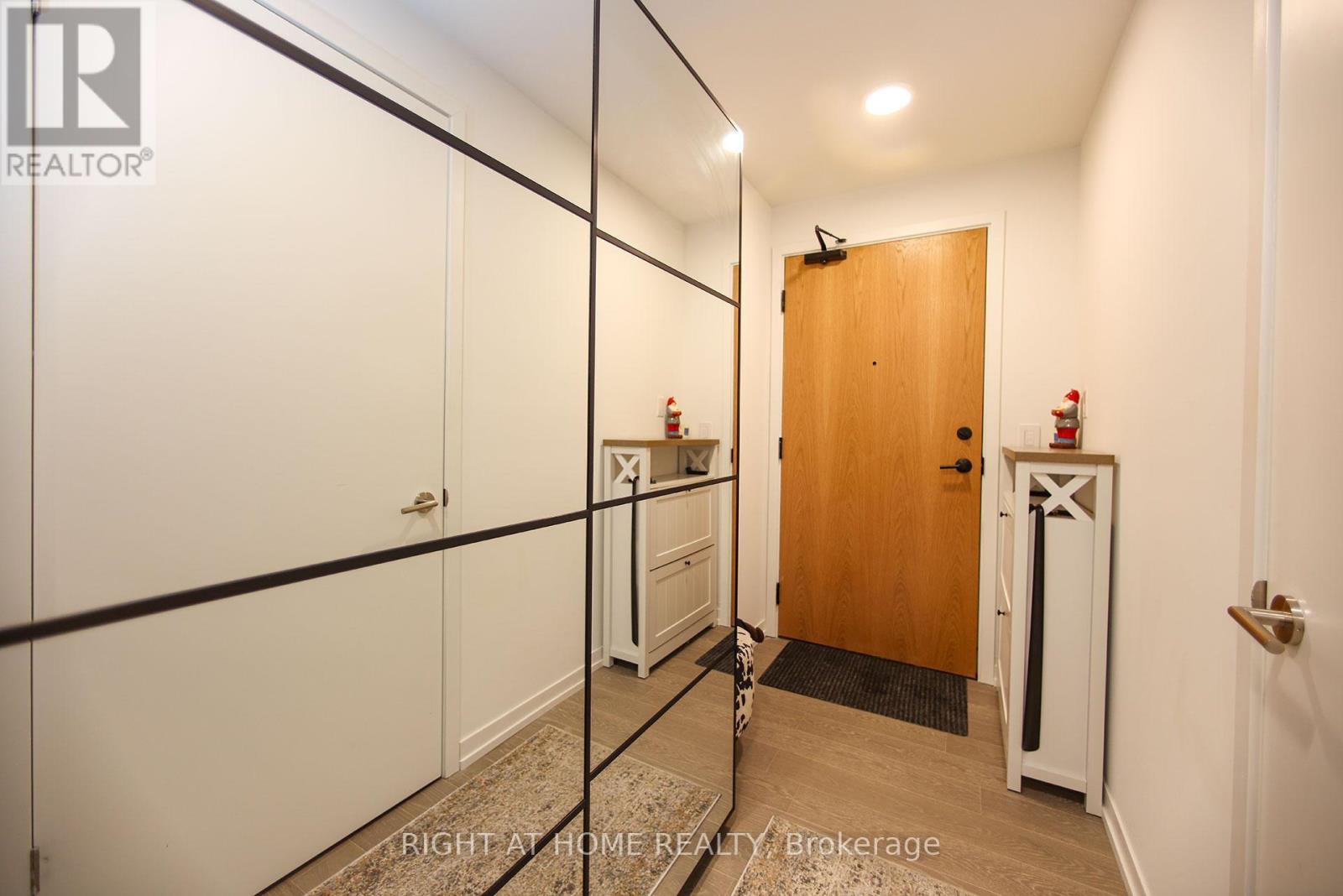 D433 - 8 Beverley Glen Boulevard, Vaughan, Ontario  L4J 7V1 - Photo 4 - N12745794