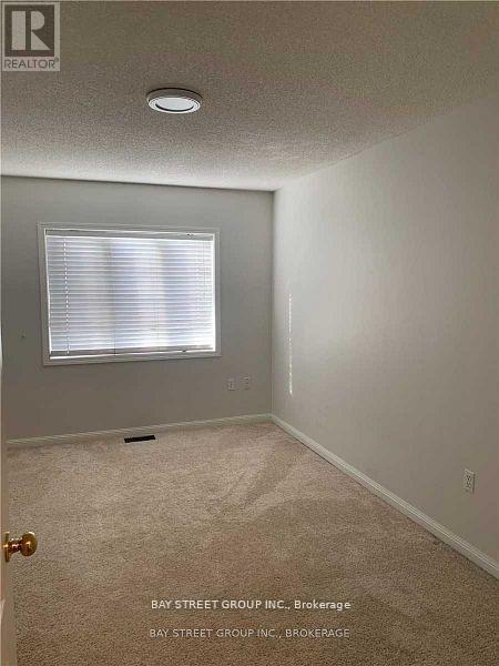 615 Summer Park Crescent, Mississauga, Ontario  L5B 4E8 - Photo 4 - W12746890