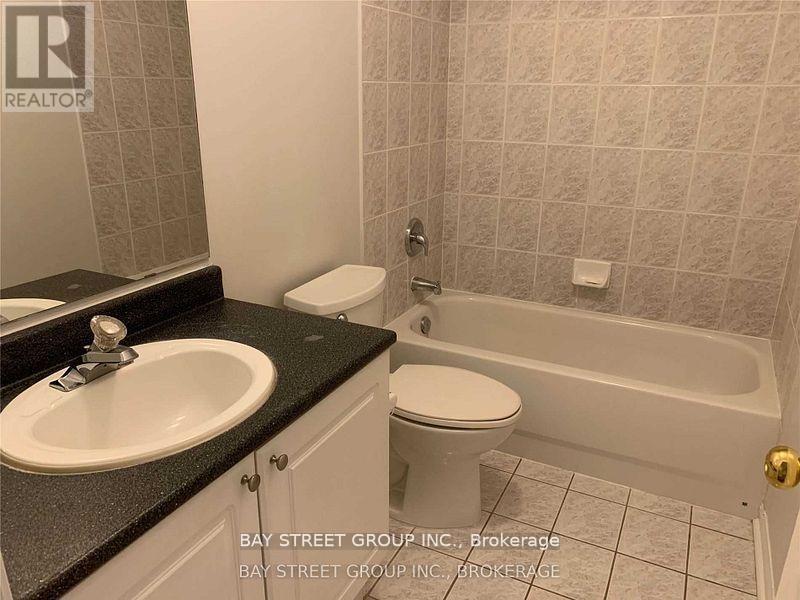 615 Summer Park Crescent, Mississauga, Ontario  L5B 4E8 - Photo 8 - W12746890