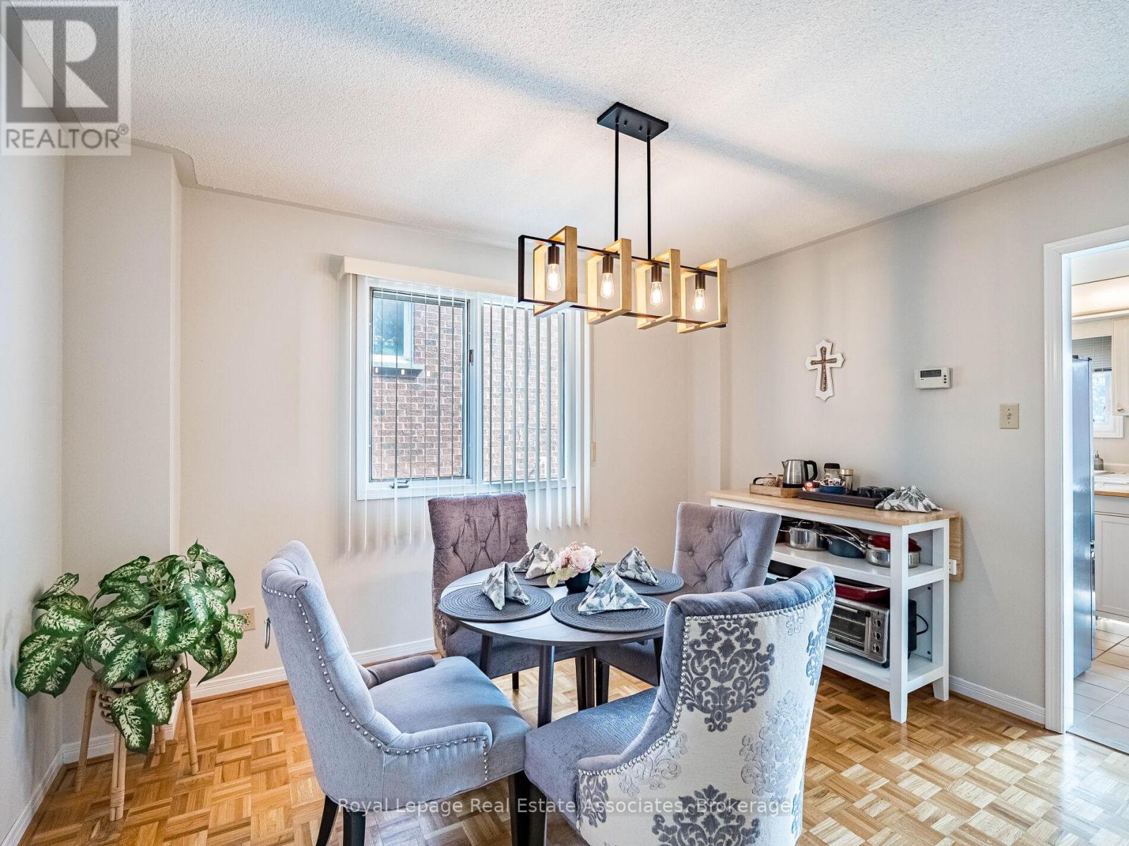 6033 Duford Drive, Mississauga, Ontario  L5V 1A8 - Photo 10 - W12746898