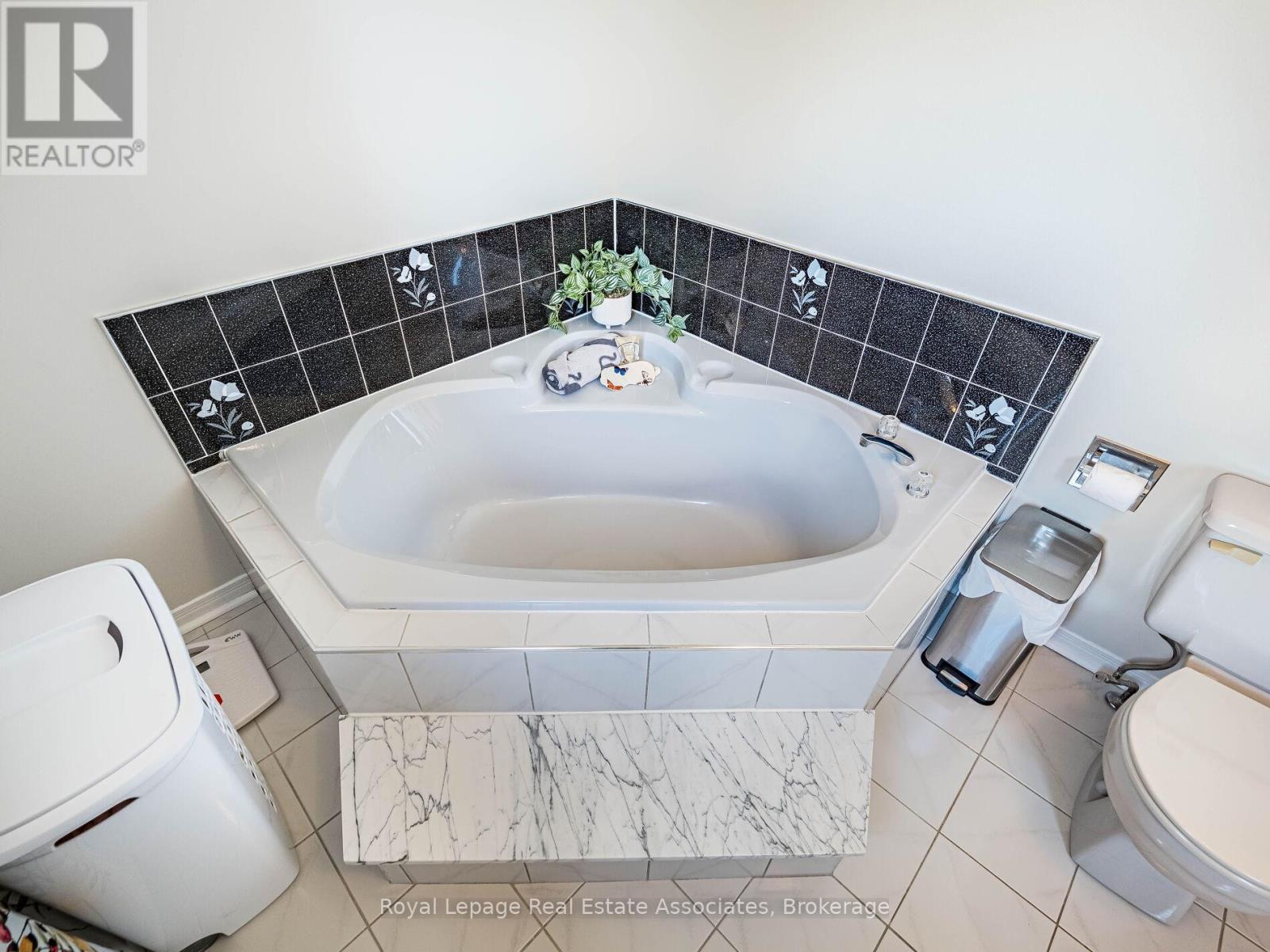 6033 Duford Drive, Mississauga, Ontario  L5V 1A8 - Photo 13 - W12746898