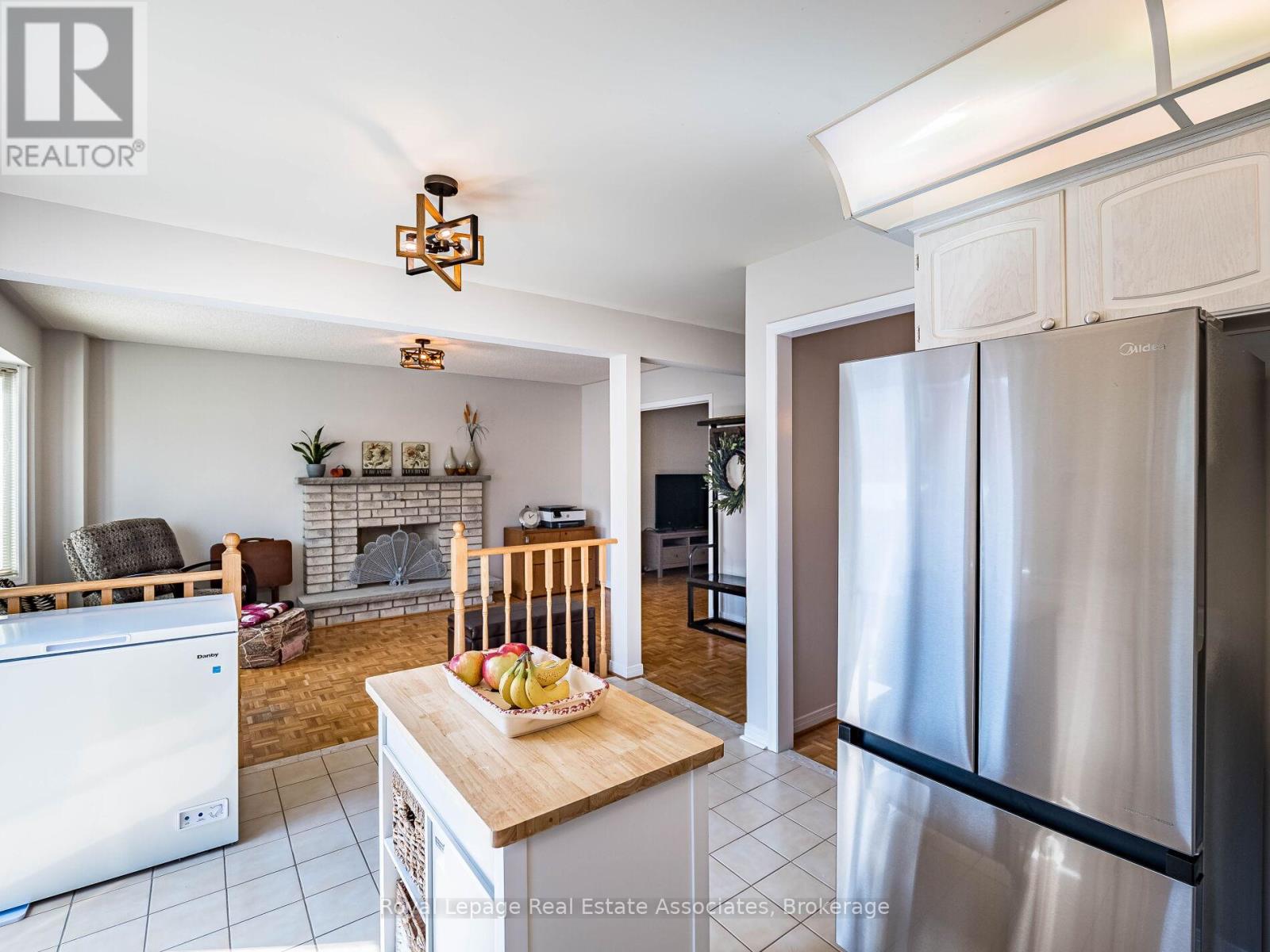 6033 Duford Drive, Mississauga, Ontario  L5V 1A8 - Photo 7 - W12746898