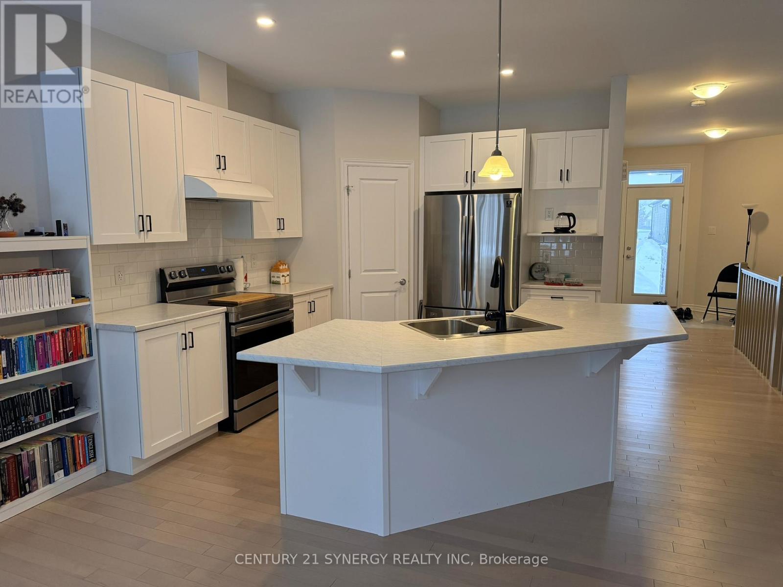 247 Blackhorse Drive, North Grenville, Ontario K0G 1J0 - Photo 5 - X12746920