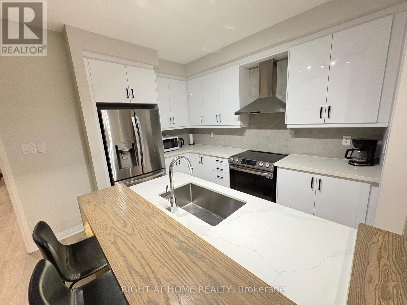 95 Shepherd Drive, Barrie, Ontario  L9J 0K4 - Photo 9 - S12742514