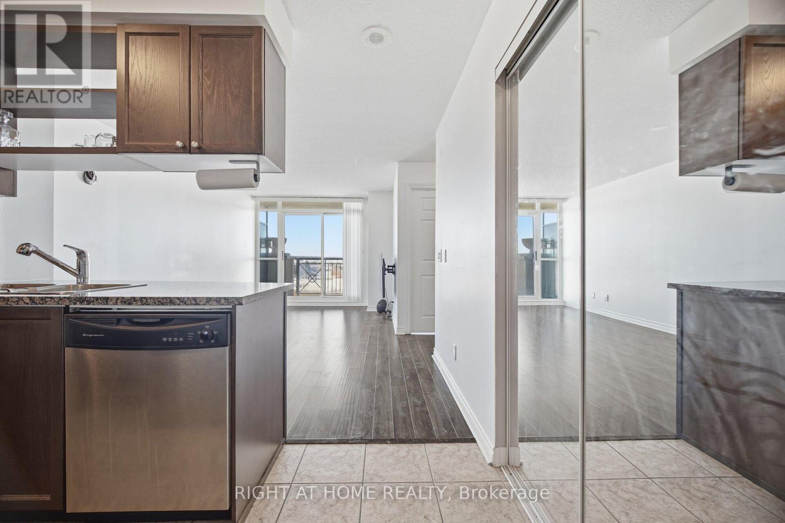 802 - 2325 Central Park Drive, Oakville, Ontario  L6H 0E5 - Photo 9 - W12641694