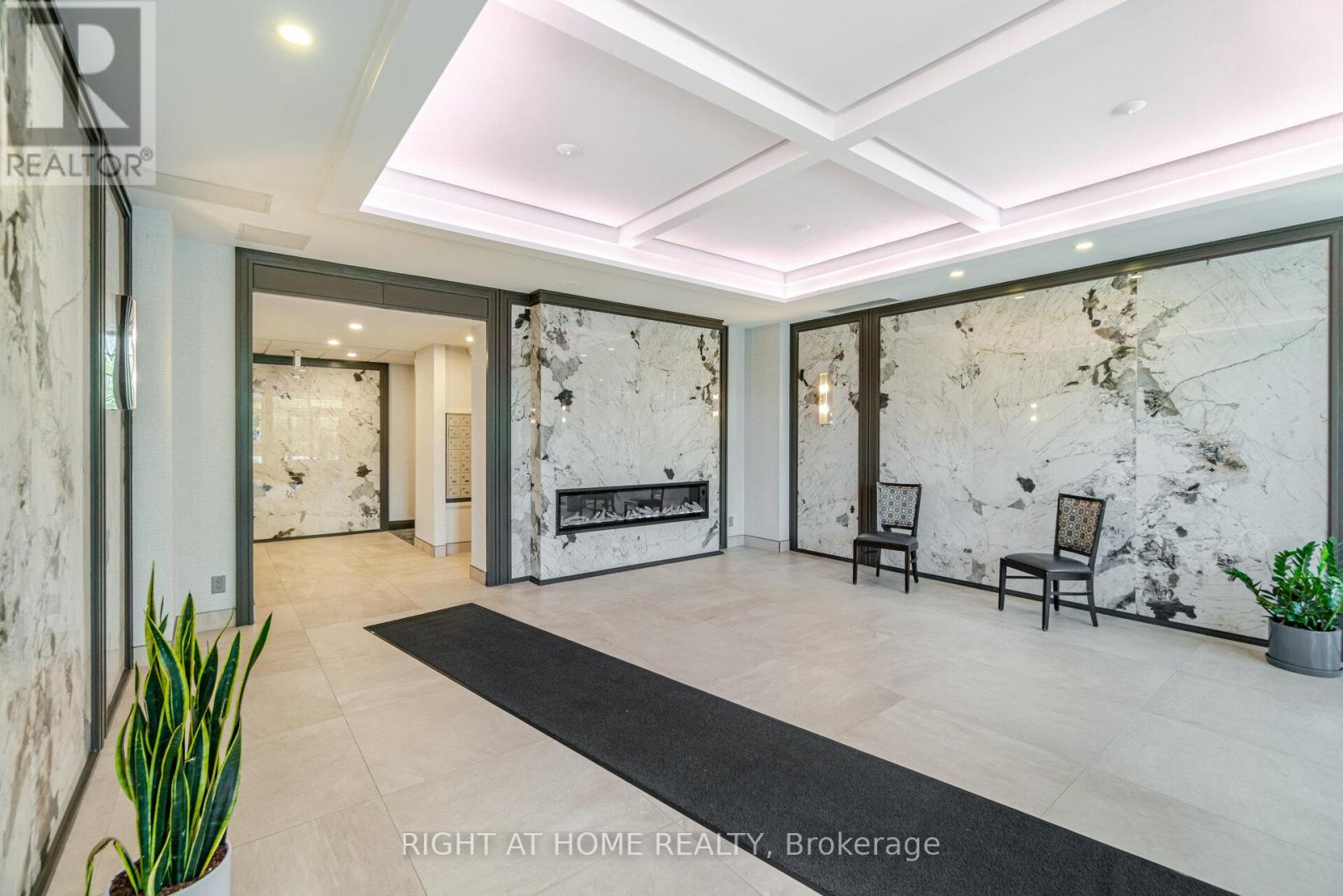 802 - 2325 Central Park Drive, Oakville, Ontario  L6H 0E5 - Photo 4 - W12641694