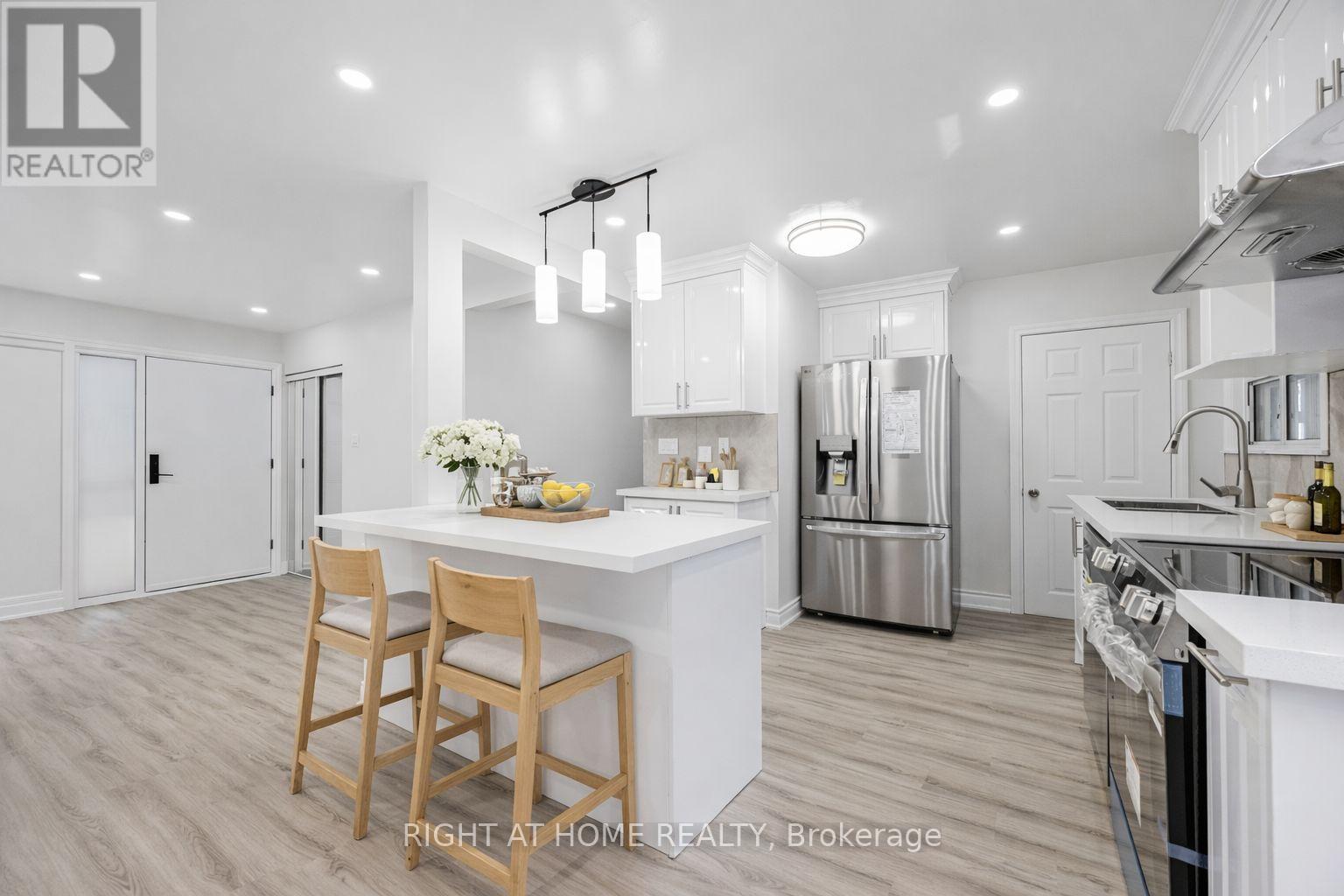 225 Essex Avenue, Richmond Hill, Ontario  L4C 2C1 - Photo 7 - N12746908