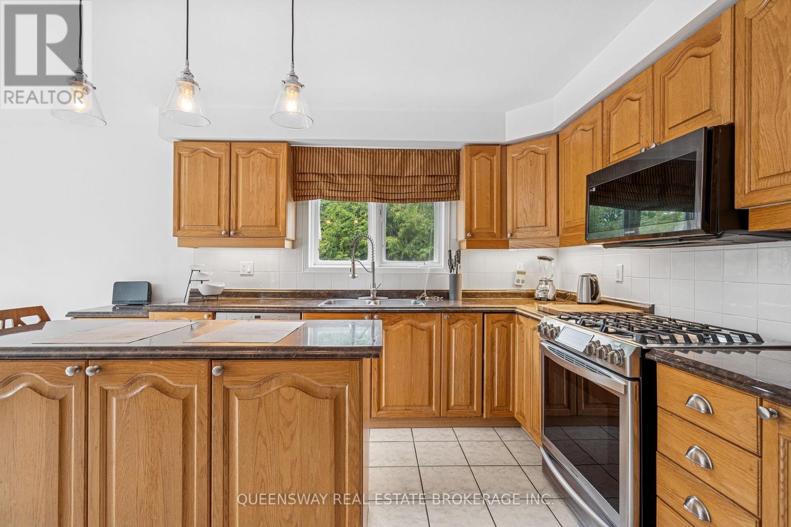 69 Cityview Circle, Barrie, Ontario  L4N 7V1 - Photo 12 - S12746916