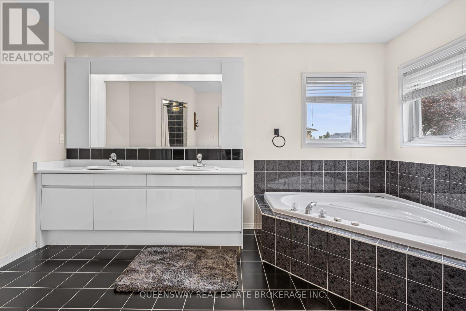 69 Cityview Circle, Barrie, Ontario  L4N 7V1 - Photo 18 - S12746916