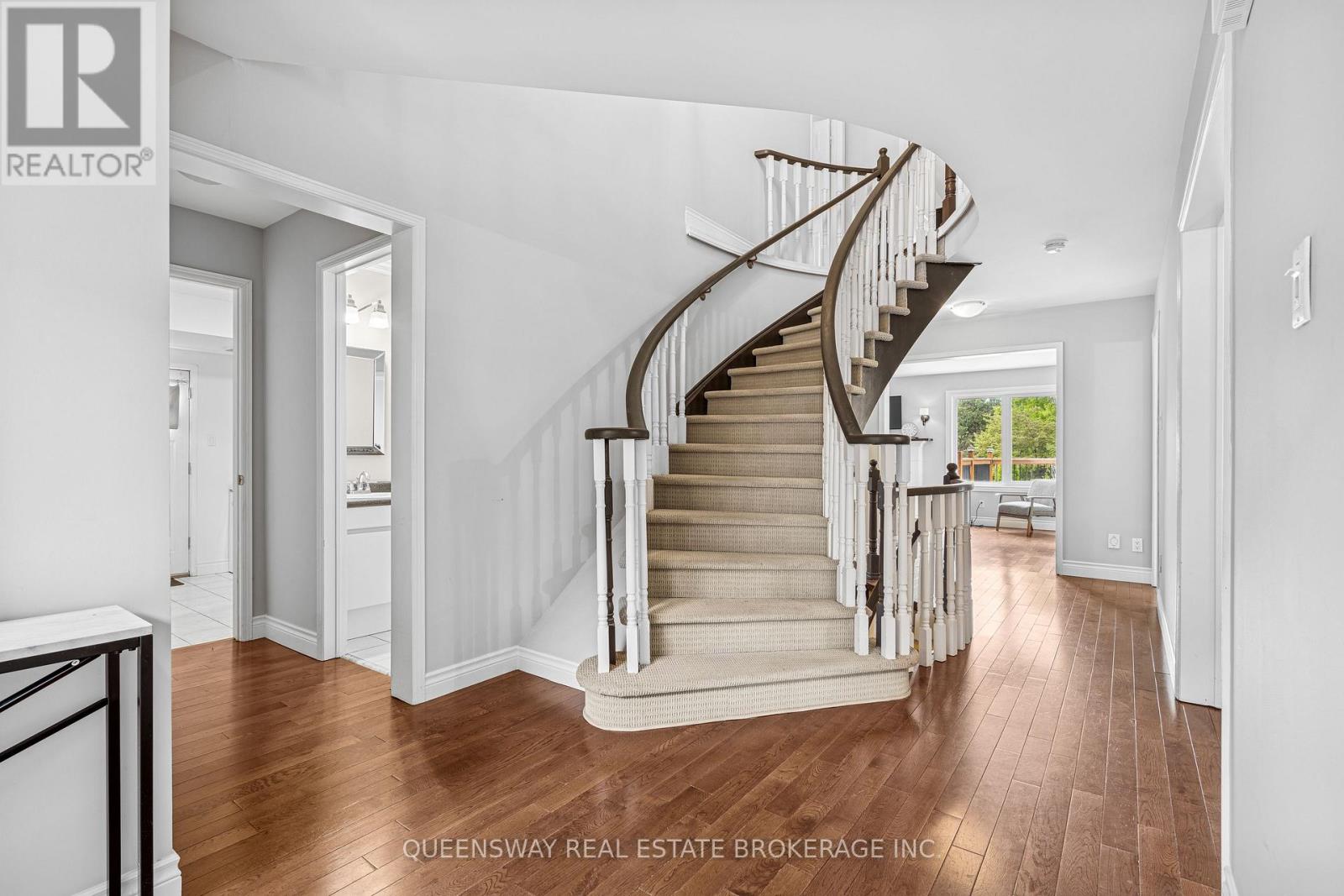 69 Cityview Circle, Barrie, Ontario  L4N 7V1 - Photo 9 - S12746916