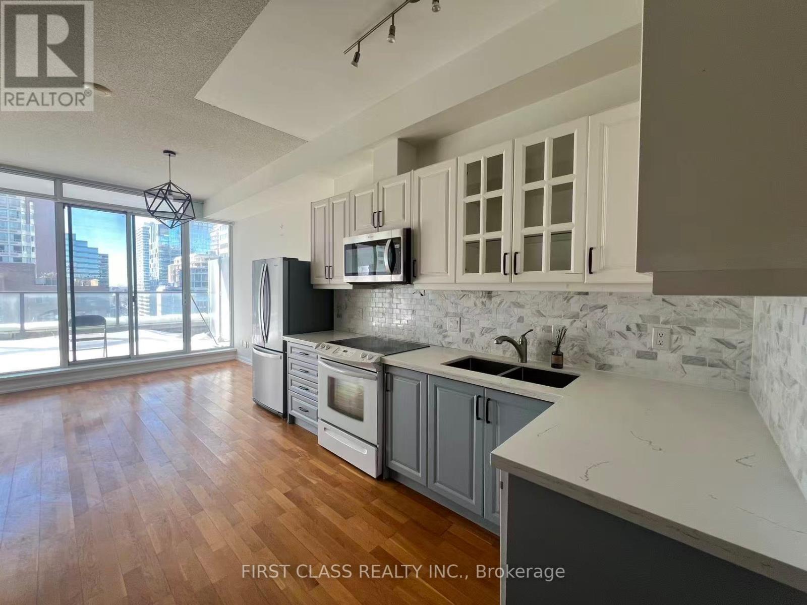 1827 - 111 Elizabeth Street, Toronto, Ontario  M5G 1P7 - Photo 3 - C12685186