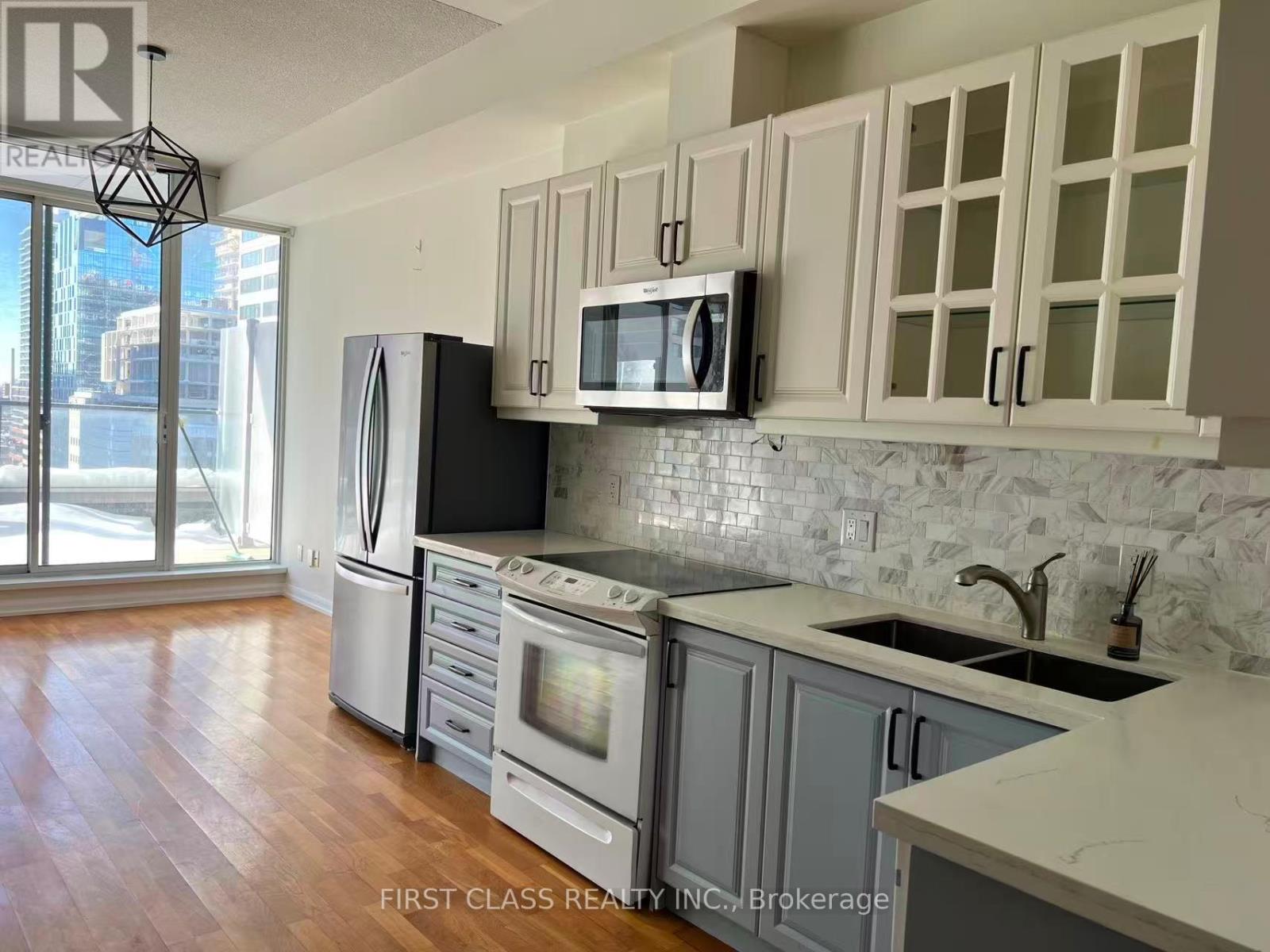 1827 - 111 Elizabeth Street, Toronto, Ontario  M5G 1P7 - Photo 4 - C12685186