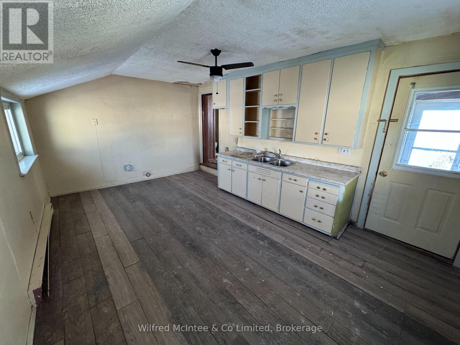 11 Simpson Street, South Bruce, Ontario  N0G 2J0 - Photo 6 - X12746940