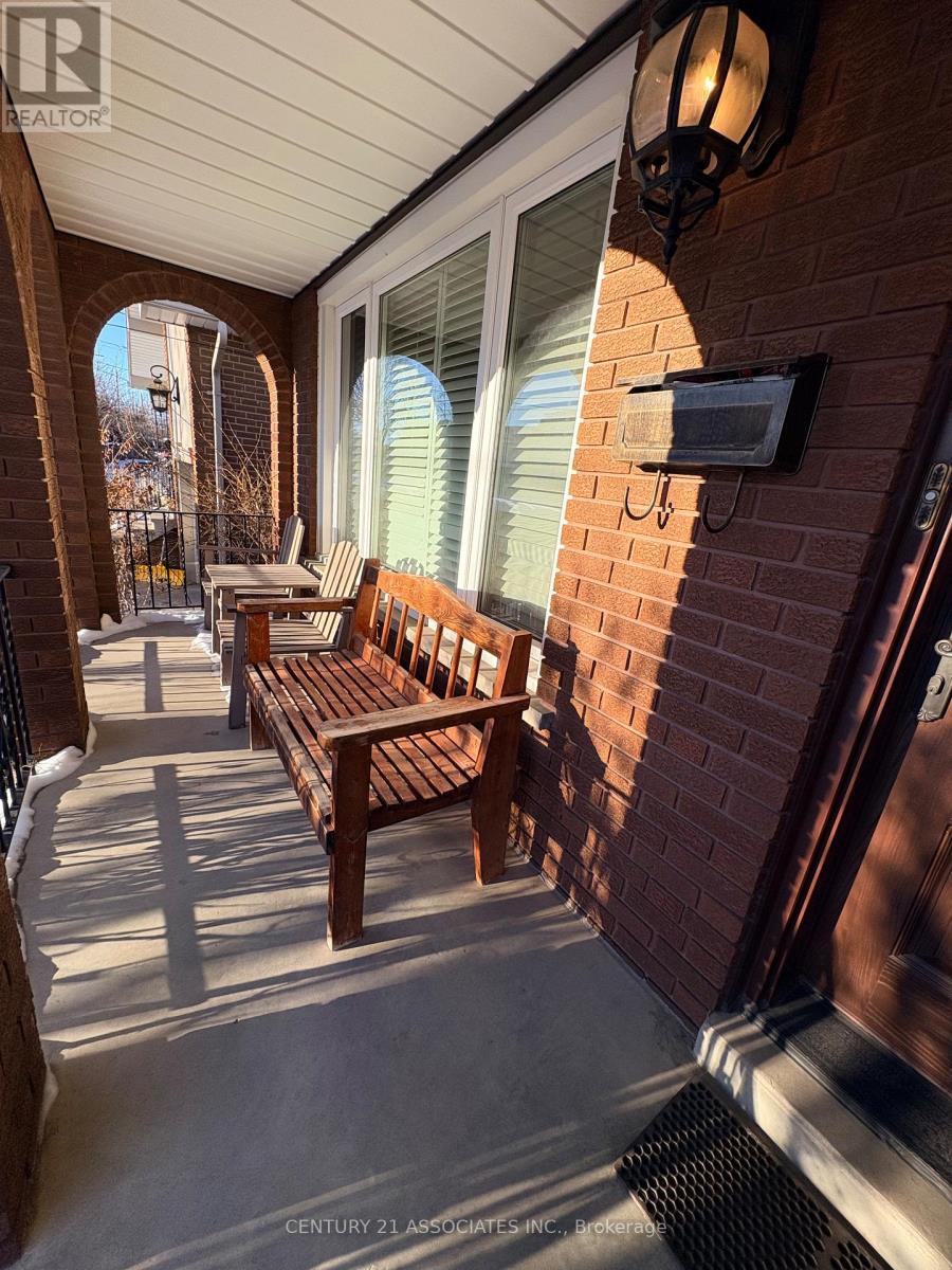 1217 Alexandra Avenue, Mississauga, Ontario  L5E 2A4 - Photo 2 - W12475265