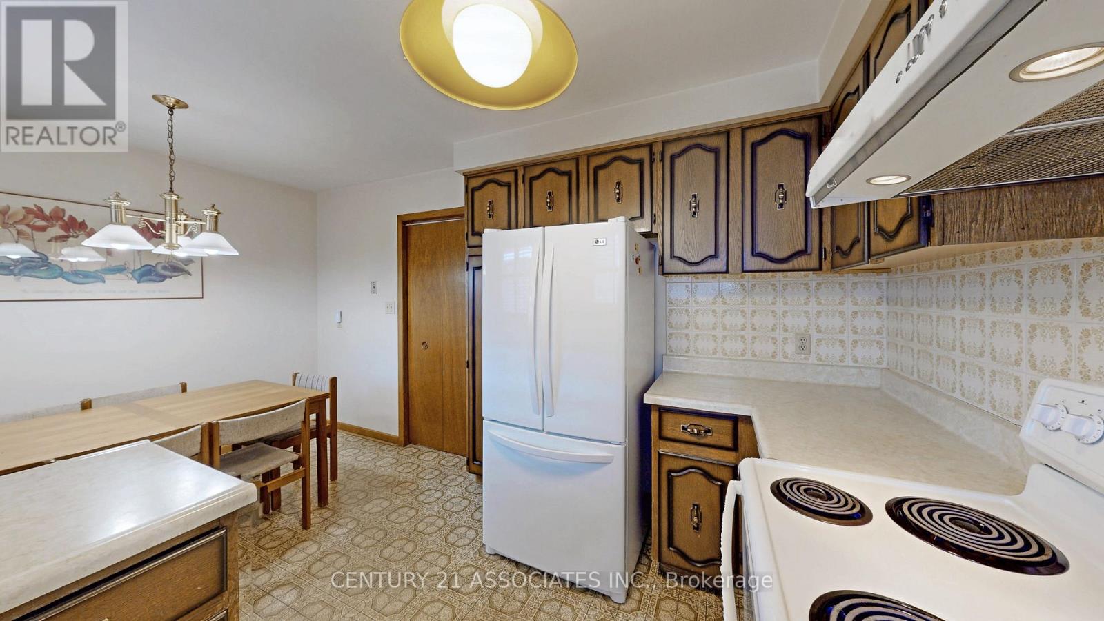 1217 Alexandra Avenue, Mississauga, Ontario  L5E 2A4 - Photo 15 - W12475265