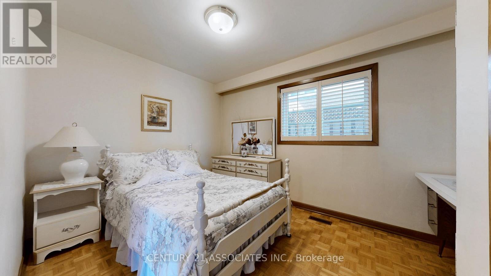 1217 Alexandra Avenue, Mississauga, Ontario  L5E 2A4 - Photo 24 - W12475265