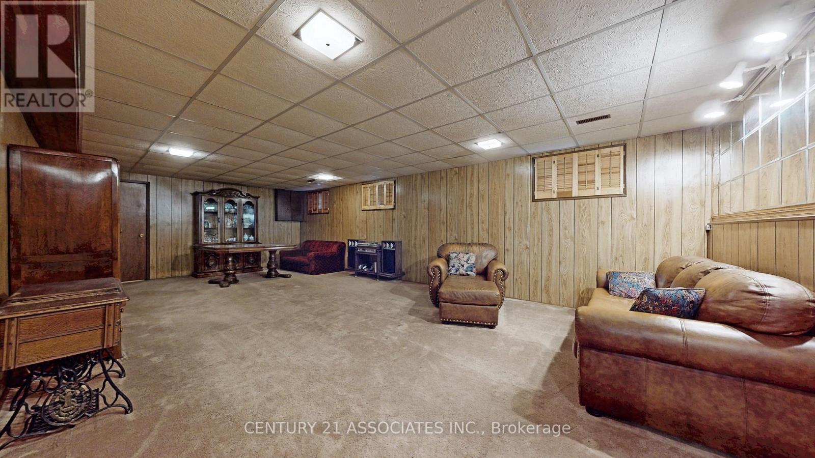 1217 Alexandra Avenue, Mississauga, Ontario  L5E 2A4 - Photo 34 - W12475265