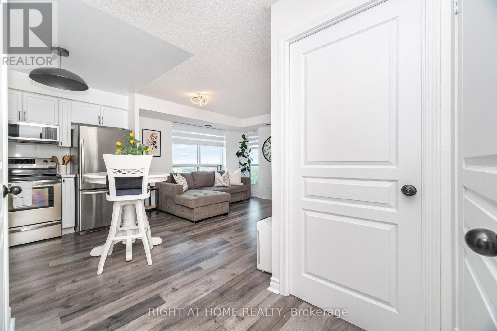 1211 - 2545 Erin Centre Boulevard, Mississauga, Ontario  L5M 6Z9 - Photo 4 - W12746926