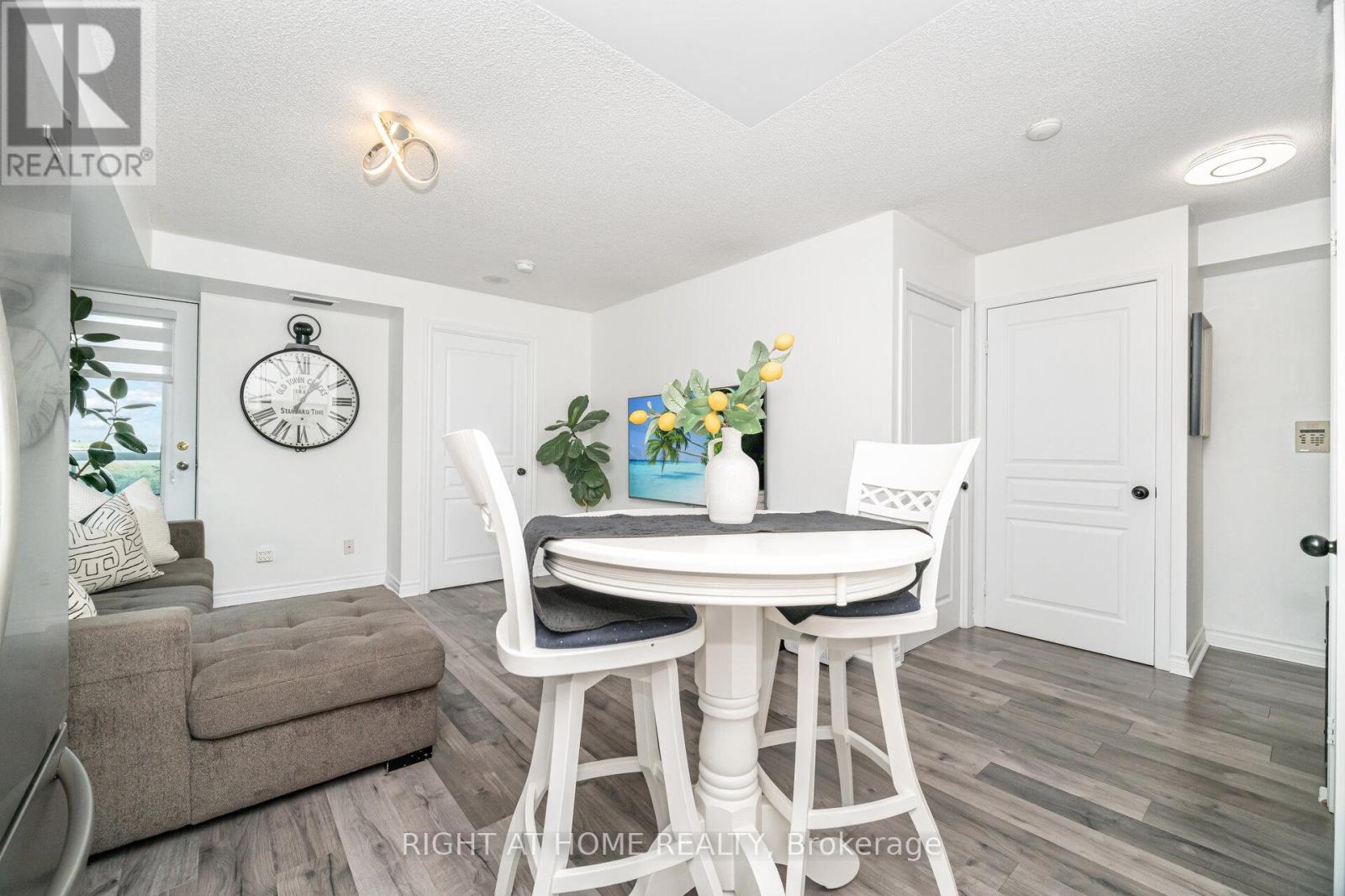 1211 - 2545 Erin Centre Boulevard, Mississauga, Ontario  L5M 6Z9 - Photo 6 - W12746926