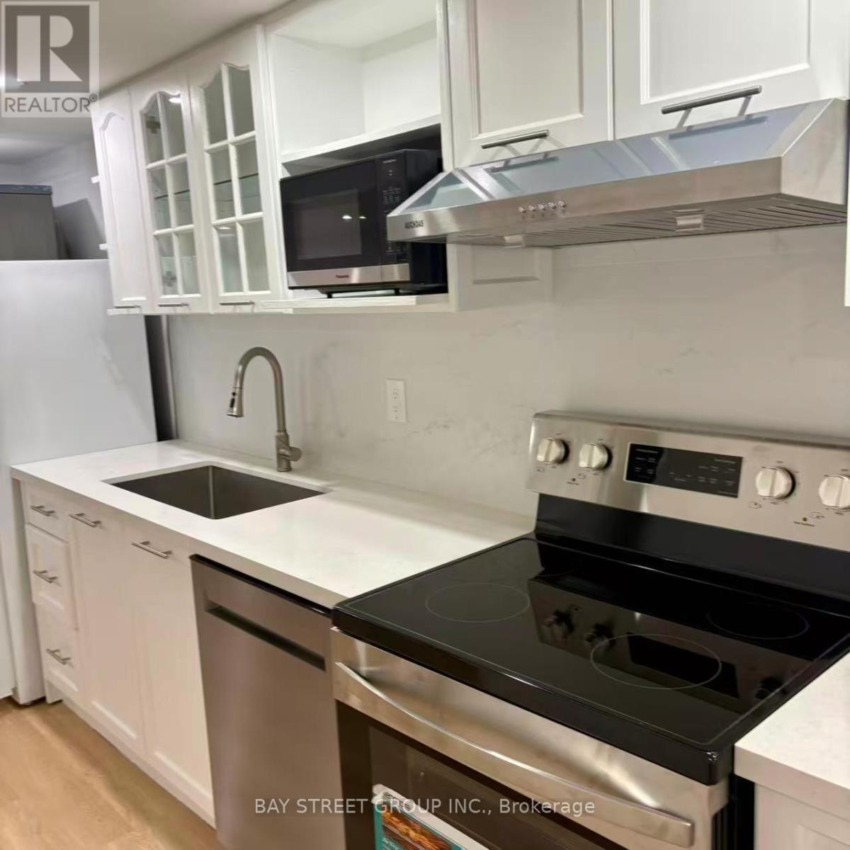 2513 Benedet Drive, Mississauga, Ontario  L5J 4H5 - Photo 2 - W12746938