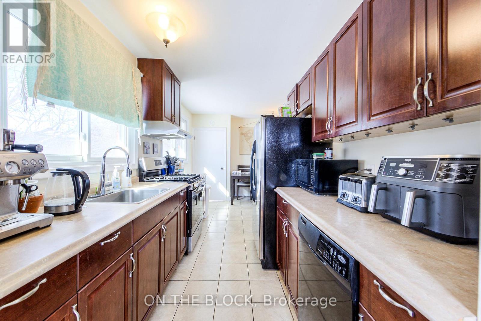 Upper - 151 Nugent Drive, Hamilton, Ontario  L8H 2N3 - Photo 11 - X12746942